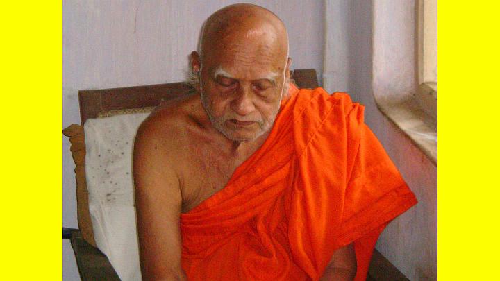 007 94yers.jpg - One of the eldest monks instructed in Sri Lanka was a 94-year-old monk at the Minoyan Godha Temple who practises the Transcendental Meditation Technique regularly.